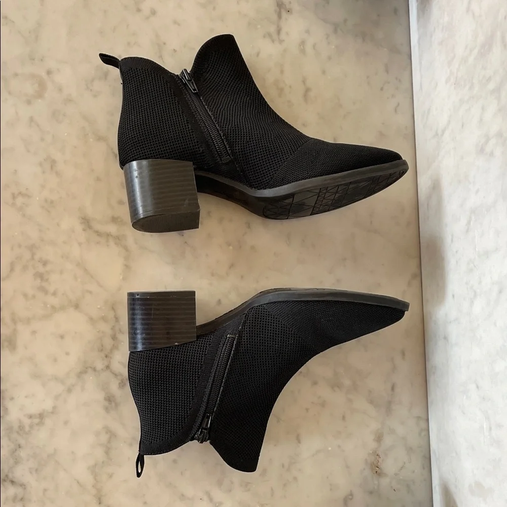 LIFE STRIDE Destined Black Ankle Boots Fabric Upper Zip Side